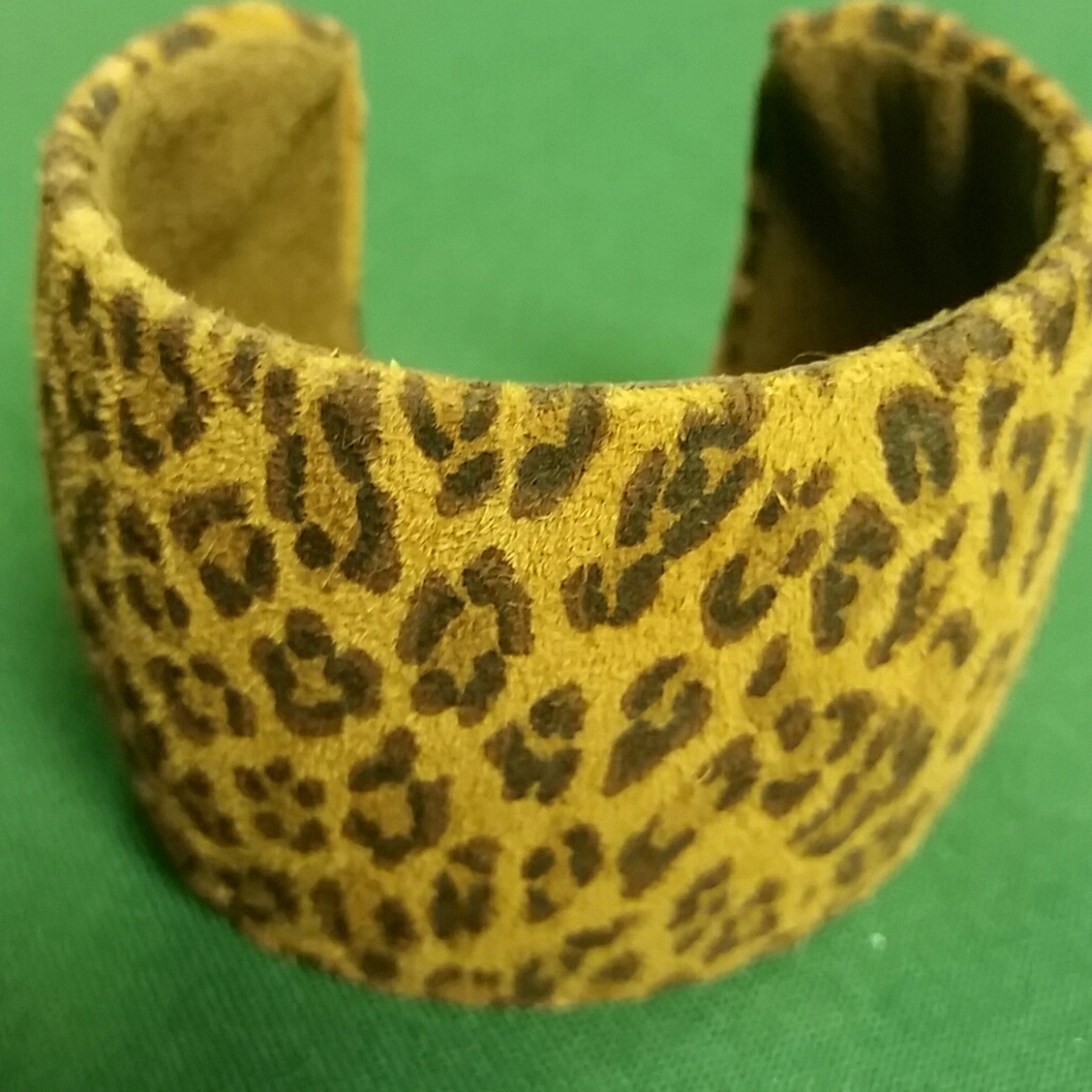 Leopard cuff